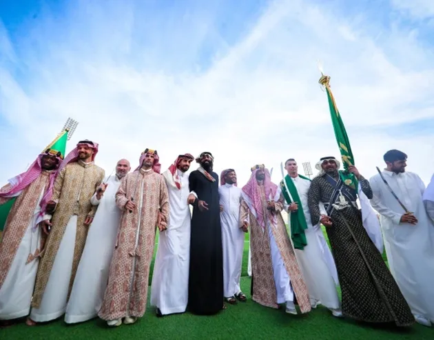 Cristiano Ronaldo wields sword and wears traditional dress  - Bóng Đá