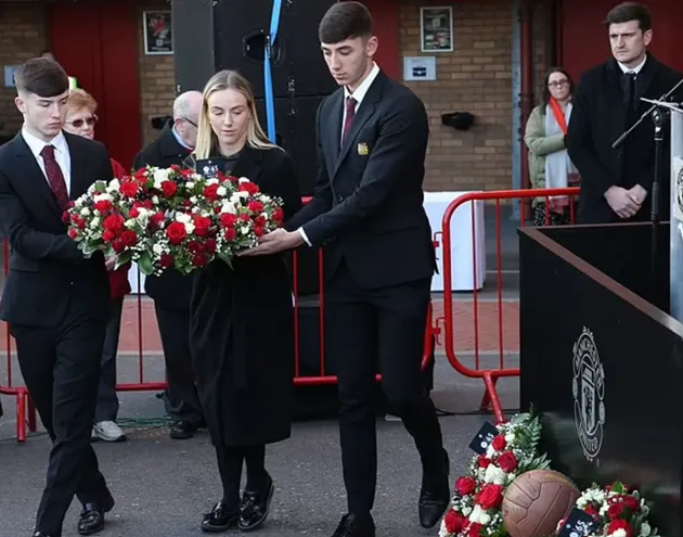 Erik ten Hag and Harry Maguire mark 65th anniversary of the Munich air  - Bóng Đá