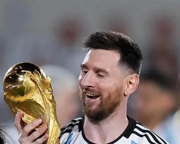 Each Argentina player got their own replica World Cup  - Bóng Đá