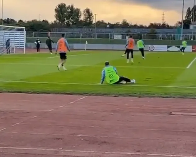 Darwin Nunez savagely trolled as ‘modern day Andy Carroll’ after shocking shot in Uruguay training goes viral - Bóng Đá