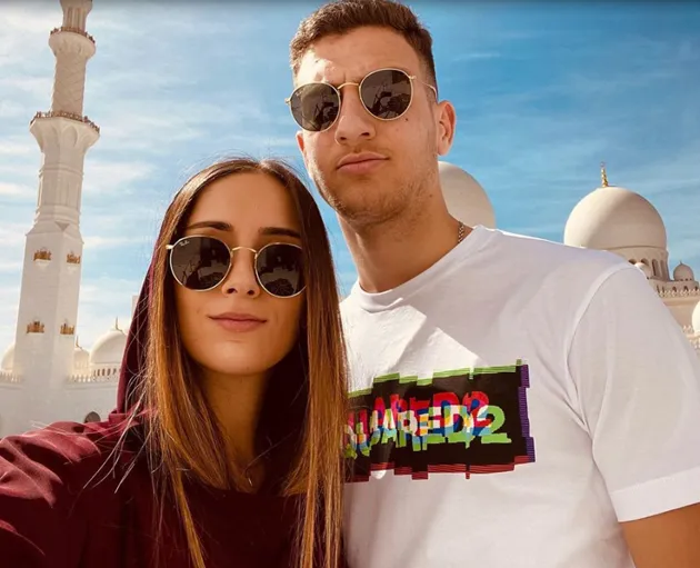 Diogo Dalot announces engagement to stunning partner Claudia Lopes - Bóng Đá