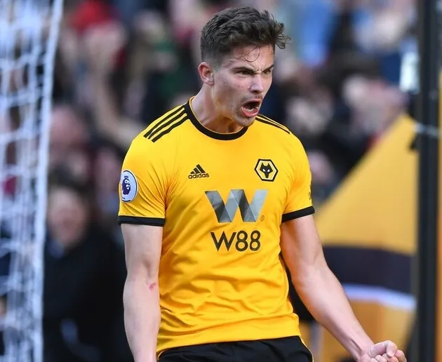 CĐV Wolverhampton mang mặt nạ đô vật ăn mừng mùa giải tuyệt vời - Bóng Đá