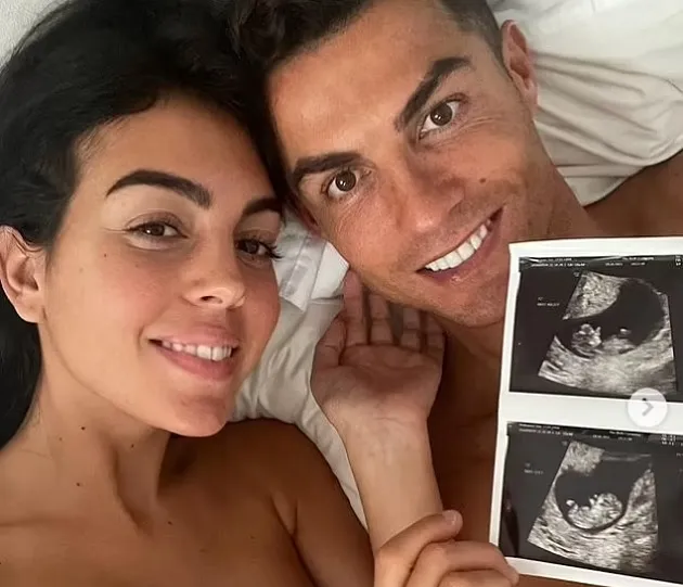 Cristiano Ronaldo's partner Georgina Rodriguez reveals they've named their newborn daughter Bella Esmeralda - Bóng Đá