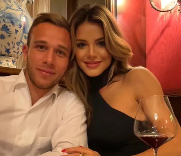 Arthur Melo’s stunning Wag Carolina Miarelli - Bóng Đá