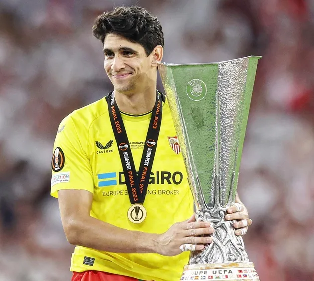 𝐁𝐑𝐄𝐀𝐊𝐈𝐍𝐆: Al Hilal have submitted bid for Yassine Bono - Bóng Đá