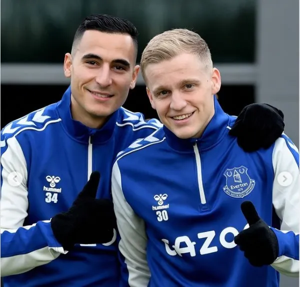 Donny Van de Beek - Bóng Đá