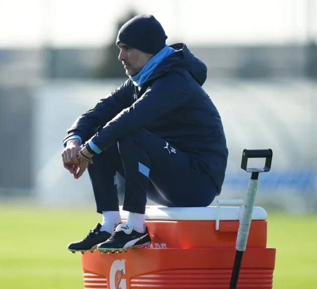 Pep Guardiola looks fed up at Man City training - Bóng Đá