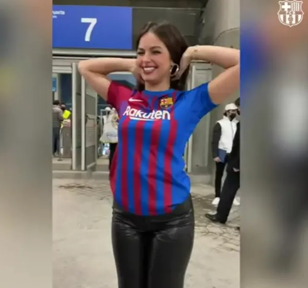 Barcelona joke Addison Rae is new ‘good luck charm’ as TikTok star - Bóng Đá