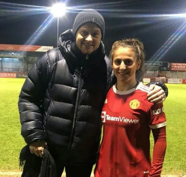 Solskjaer pictured watching United's Women U21 win 5-0 - Bóng Đá