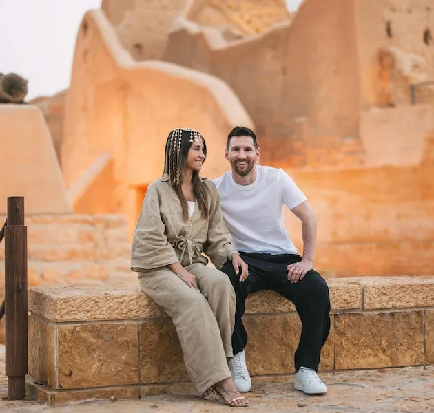 Lionel Messi in talks over £320m-a-year Saudi Arabia move - Bóng Đá