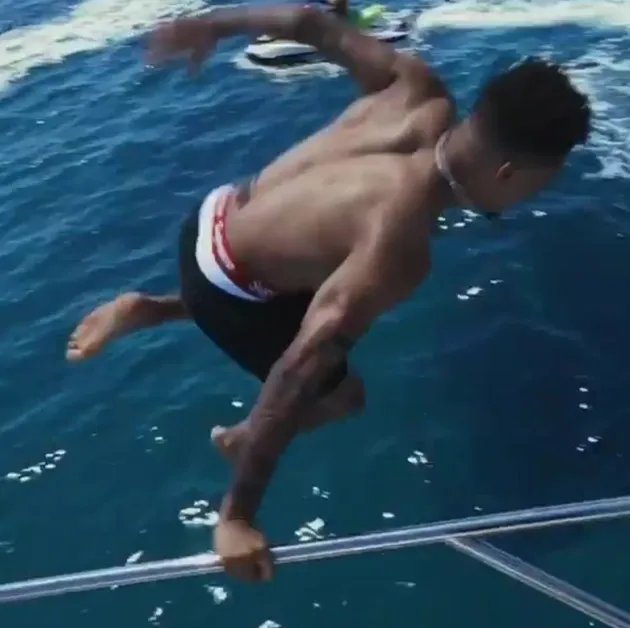 Jadon Sancho’s hard-earned summer break with water sports, healthy diet and workouts - Bóng Đá