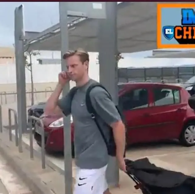 De jong and depay travelling to London - Bóng Đá