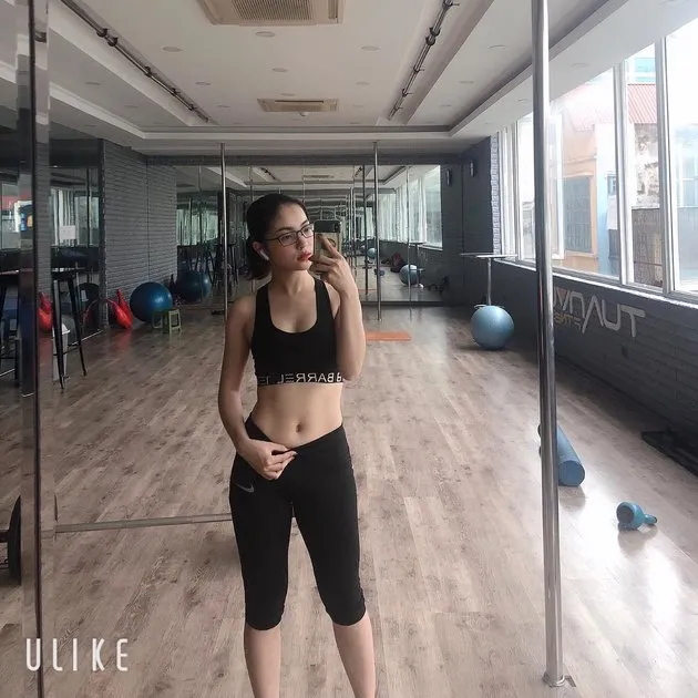 Vì mục tiêu vòng eo 56, bạn gái Qung Hải tung ảnh tập gym chăm chỉ - Bóng Đá