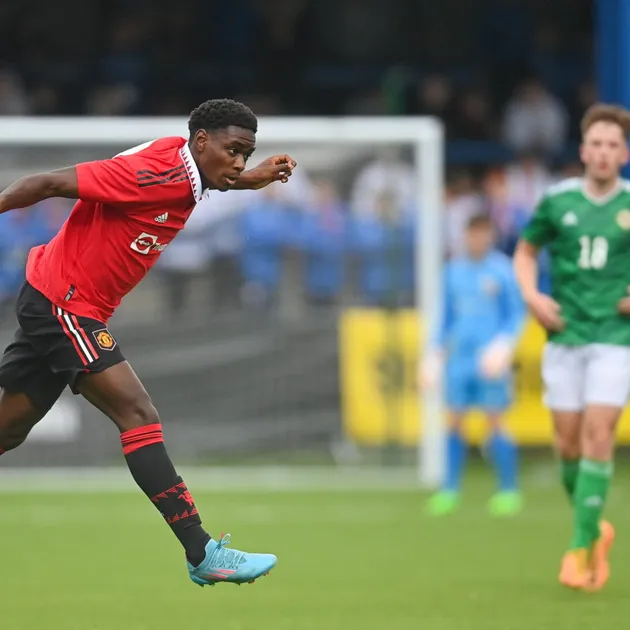 Habeeb Ogunneye signs first professional Manchester United contract - Bóng Đá