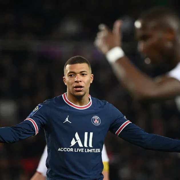 Dean Jones - Manchester United would not be a safe move for Paris Saint-Germain and France star Kylian Mbappe - Bóng Đá