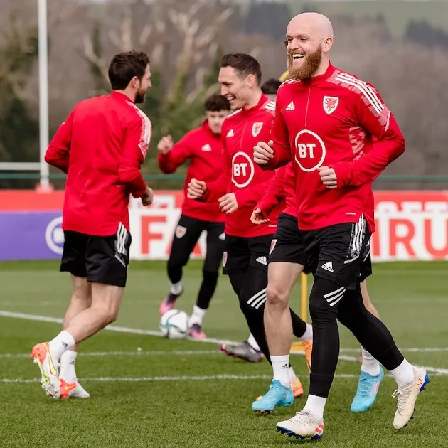 Gareth Bale looking 'fit and sharp' for international duty with Wales ahead of key World Cup qualifier - - Bóng Đá