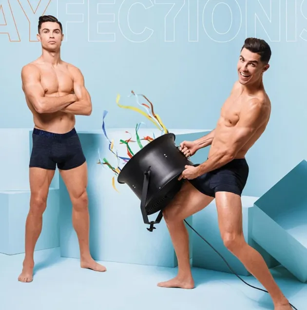 Cristiano Ronaldo poses in his underwear and shows off his toned physique to celebrate Father’s Day in Italy - Bóng Đá