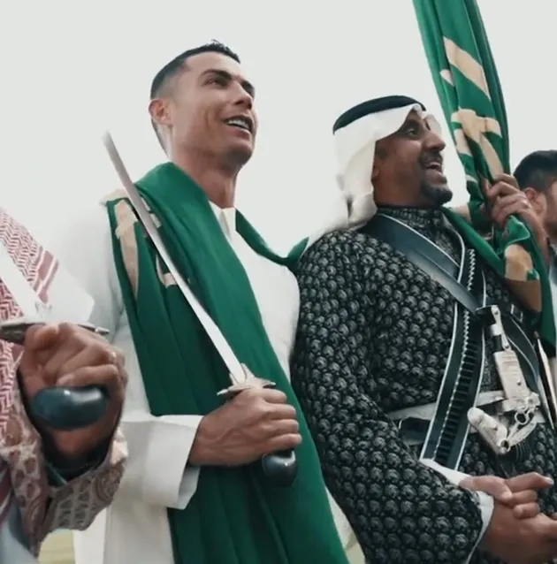 Cristiano Ronaldo wields sword and wears traditional dress  - Bóng Đá