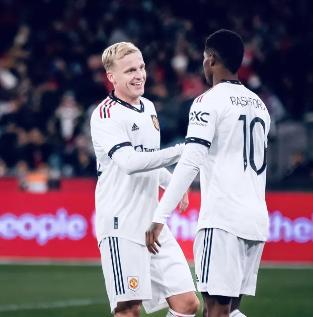 Donny van de Beek must seal his Old Trafford exit, according to transfer insider Dean Jones. - Bóng Đá