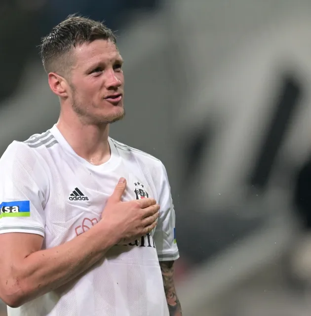 Wout Weghorst could make Manchester United debut against Man City as Burnley striker to complete loan move - Bóng Đá