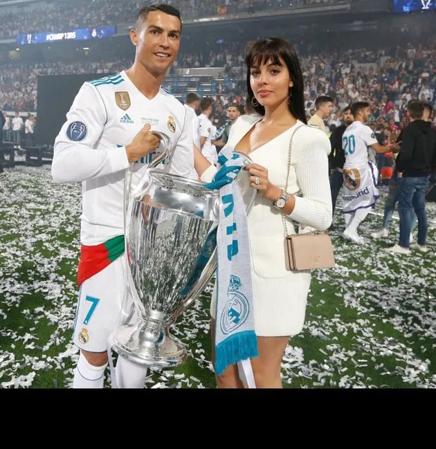 Trước khi gánh tuyển Bồ Đào Nha, Ronaldo 'ẩn dật' nơi đâu? - Bóng Đá