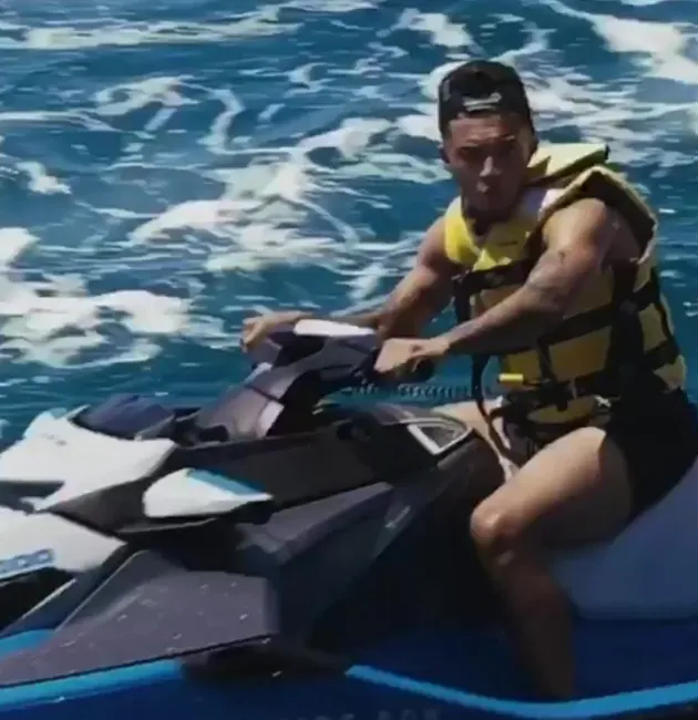 Jadon Sancho’s hard-earned summer break with water sports, healthy diet and workouts - Bóng Đá