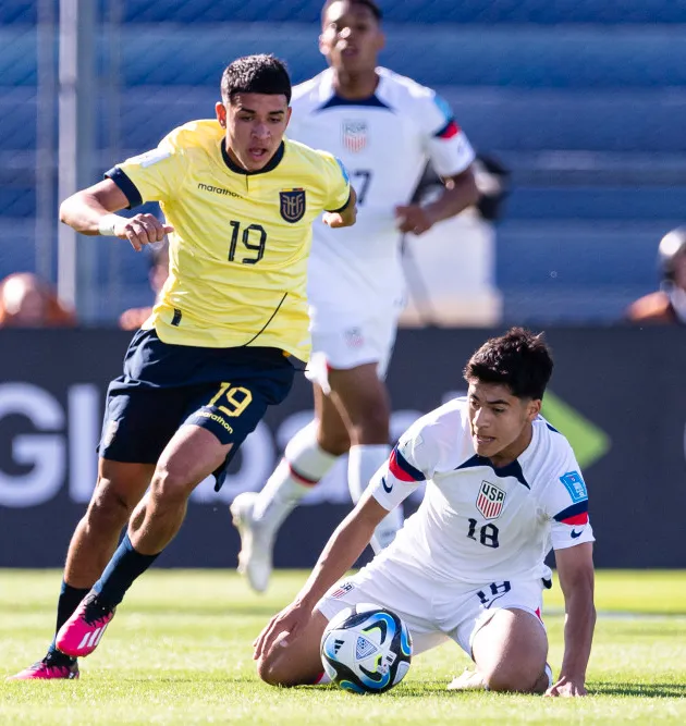 Chelsea Football Club has agreed a deal to sign teenage midfielder Kendry Paez - Bóng Đá