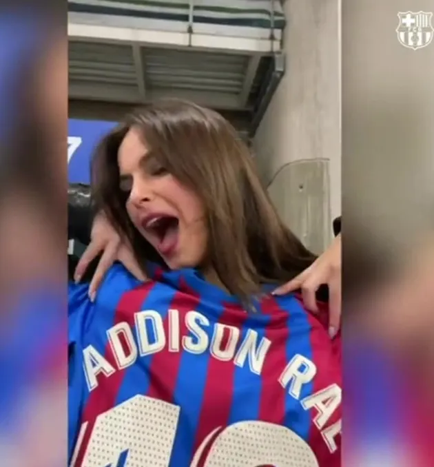 Barcelona joke Addison Rae is new ‘good luck charm’ as TikTok star - Bóng Đá