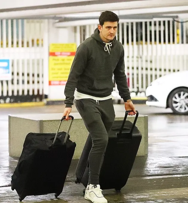 Man Utd stars Harry Maguire and Marcus Rashford jet off to Dubai with target John McGinn - Bóng Đá