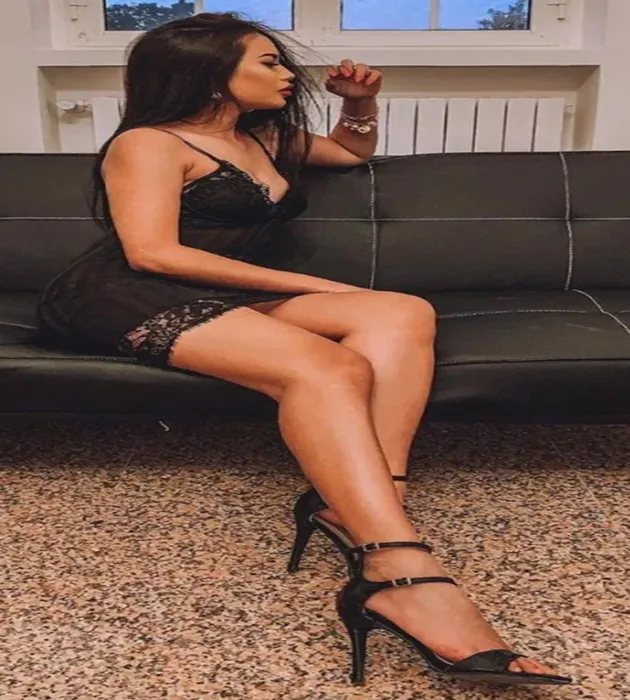 Everton new signing Moise Kean’s glorious Wag Nif Brascia is a kickboxing champ from Thailand, who is a complete knockout - Bóng Đá