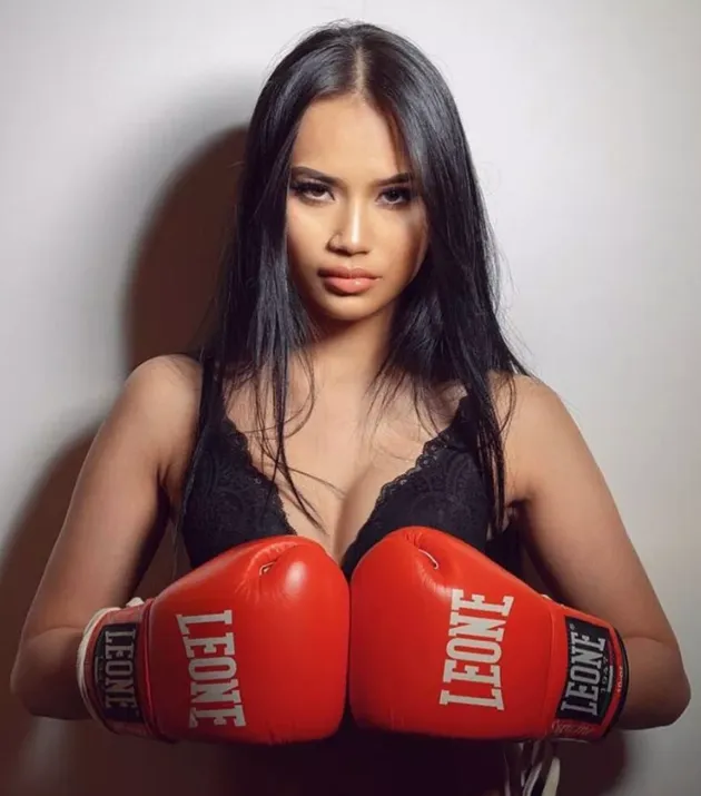 Everton new signing Moise Kean’s glorious Wag Nif Brascia is a kickboxing champ from Thailand, who is a complete knockout - Bóng Đá