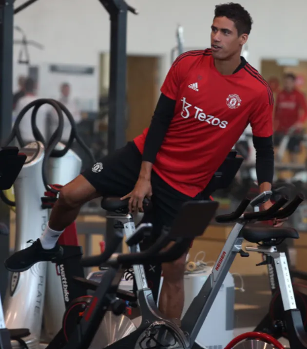 Ảnh cầu thủ Man Utd tập gym - Bóng Đá