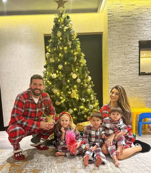 Lionel Messi join Premier League stars enjoying Christmas celebrations with family and friends - Bóng Đá