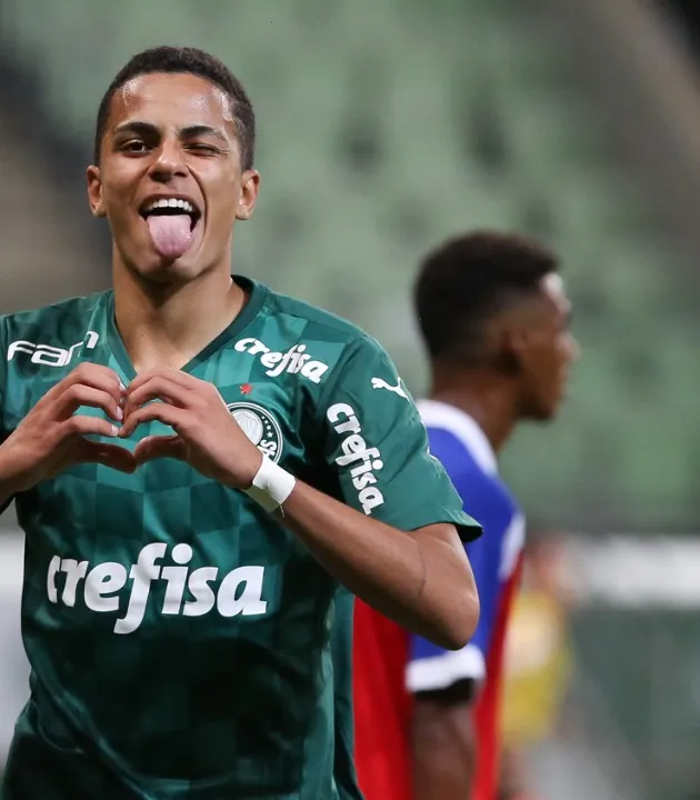 Ajax are planning to sign Palmeiras wonderkid Giovani. - Bóng Đá