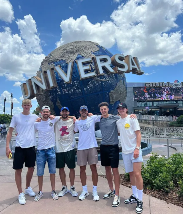 Chelsea stars take break during pre-season tour to head to Universal Studios - Bóng Đá