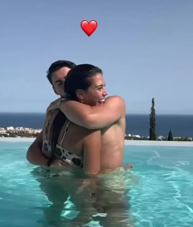 Kepa’s stunning Miss Universe girlfriend Andrea - Bóng Đá