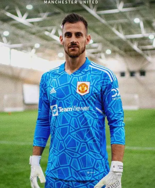 Official: Martin Dubravka joins Man Utd - Bóng Đá