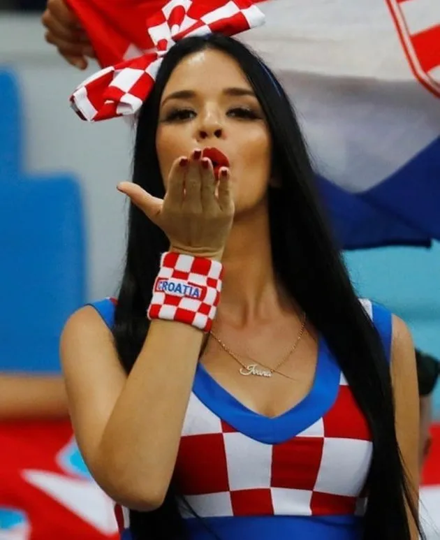 Anh - Croatia và Cuộc chiến khoe thân bất tận của fan nữ - Bóng Đá