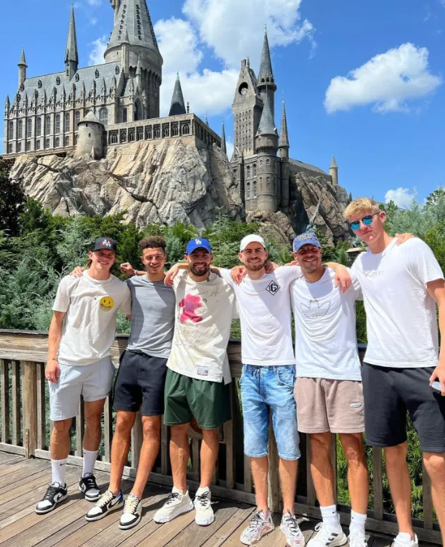 Chelsea stars take break during pre-season tour to head to Universal Studios - Bóng Đá