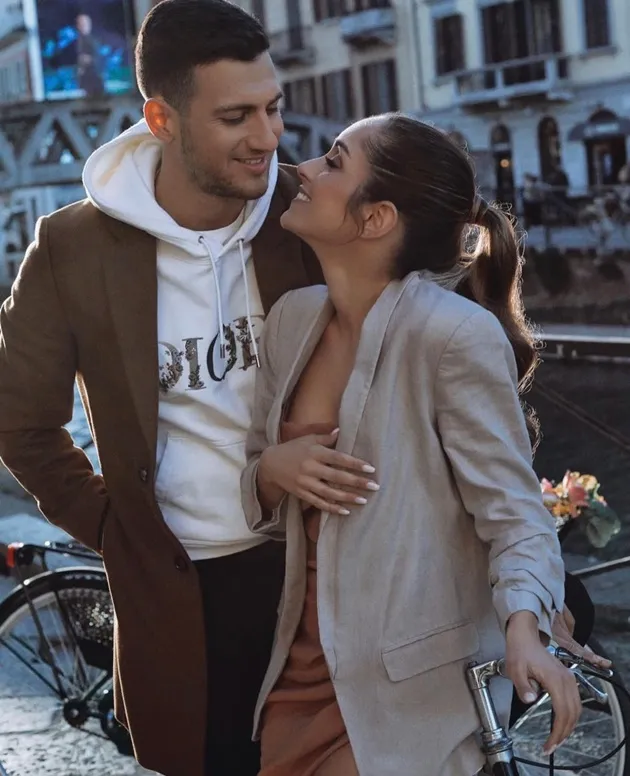 Diogo Dalot announces engagement to stunning partner Claudia Lopes - Bóng Đá