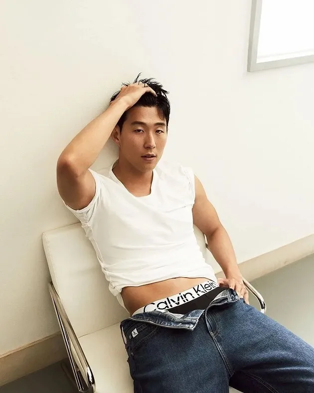 KOR BLIMEY ‘Exciting and surreal’ – Spurs ace Son Heung-min shows off six-pack as he becomes ‘Face of Calvin Klein’ in South Korea - Bóng Đá