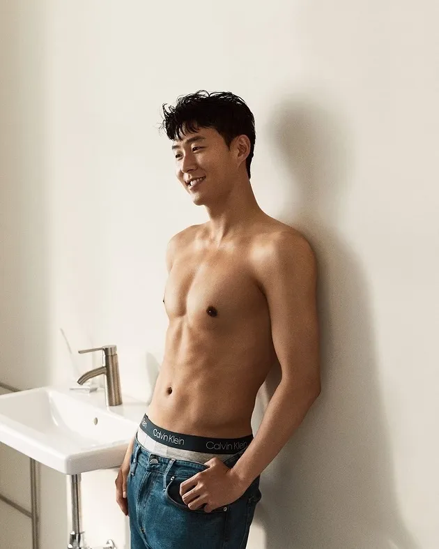 KOR BLIMEY ‘Exciting and surreal’ – Spurs ace Son Heung-min shows off six-pack as he becomes ‘Face of Calvin Klein’ in South Korea - Bóng Đá