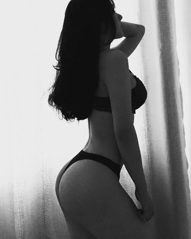 'Hot girl ngủ gật' lại đốt mắt fan bằng loạt ảnh đồ ngủ nóng bỏng - Bóng Đá
