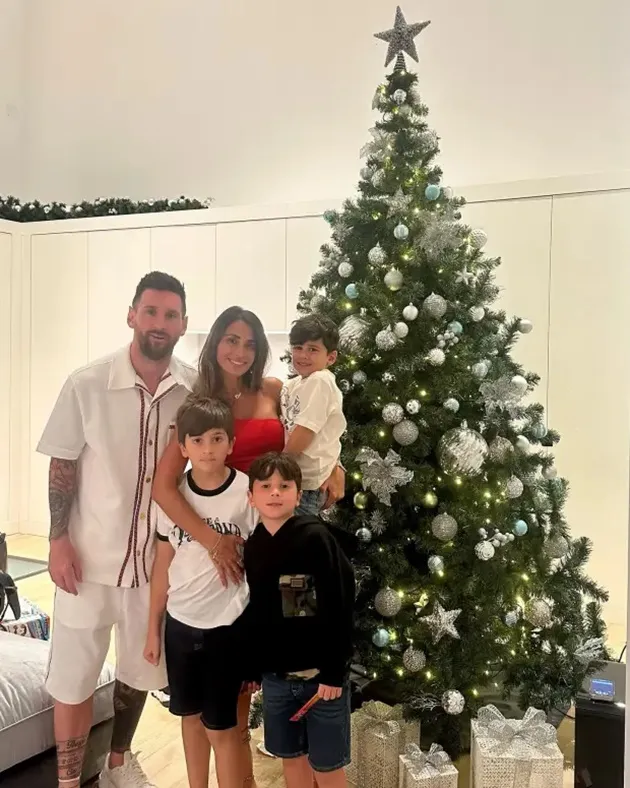 Lionel Messi join Premier League stars enjoying Christmas celebrations with family and friends - Bóng Đá