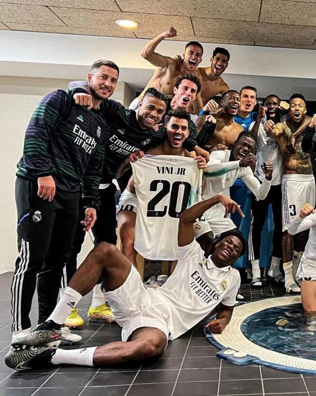 Inside Real Madrid’s incredible dressing room celebrations after Barcelona win as players go wild after earning day off - Bóng Đá