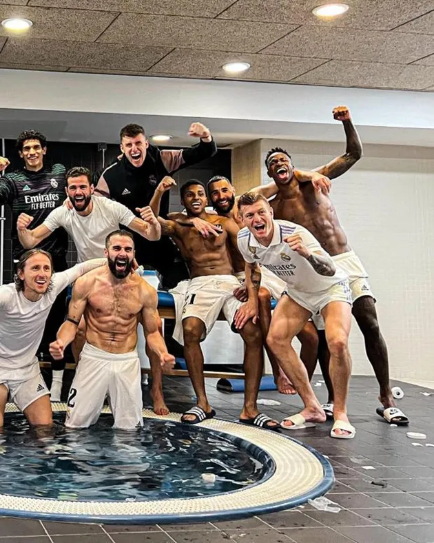 Inside Real Madrid’s incredible dressing room celebrations after Barcelona win as players go wild after earning day off - Bóng Đá