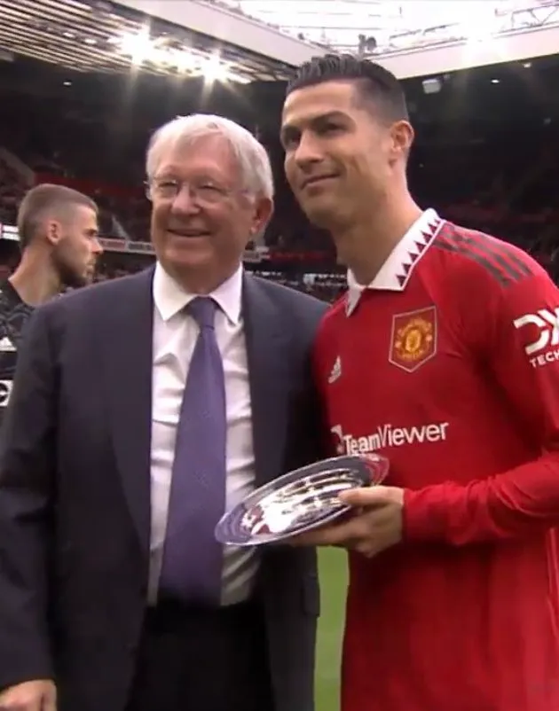 Sir Alex tặng món quà đặc biệt cho Ronaldo, De Gea - Bóng Đá