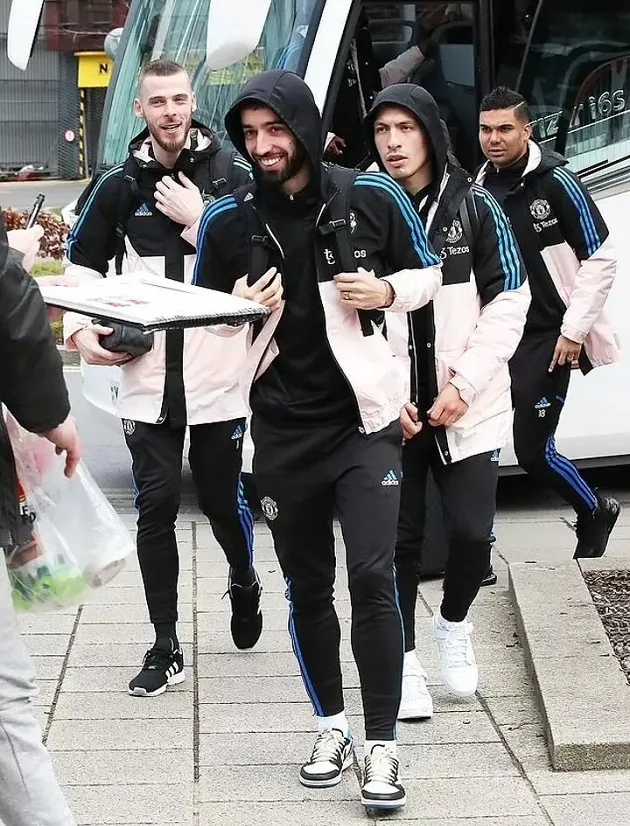 Marcus Rashford travels with Man Utd squad ahead of Carabao Cup final - Bóng Đá