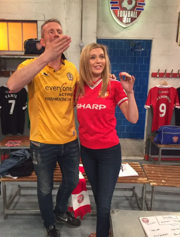 Man Utd boast some of world’s most glamorous fans - Bóng Đá