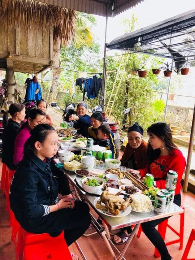 Bữa cơm ấm cúng đầu năm mới của gia đình Bùi Tiến Dũng - Bóng Đá